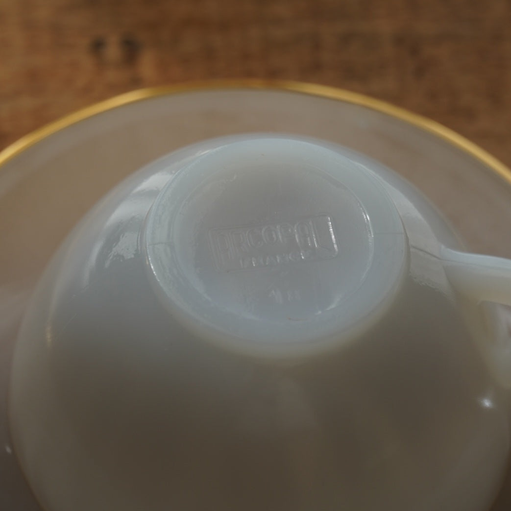 Tasse "Rainbow" Arlequin en verre opalin blanc pastel et doré Arcopal