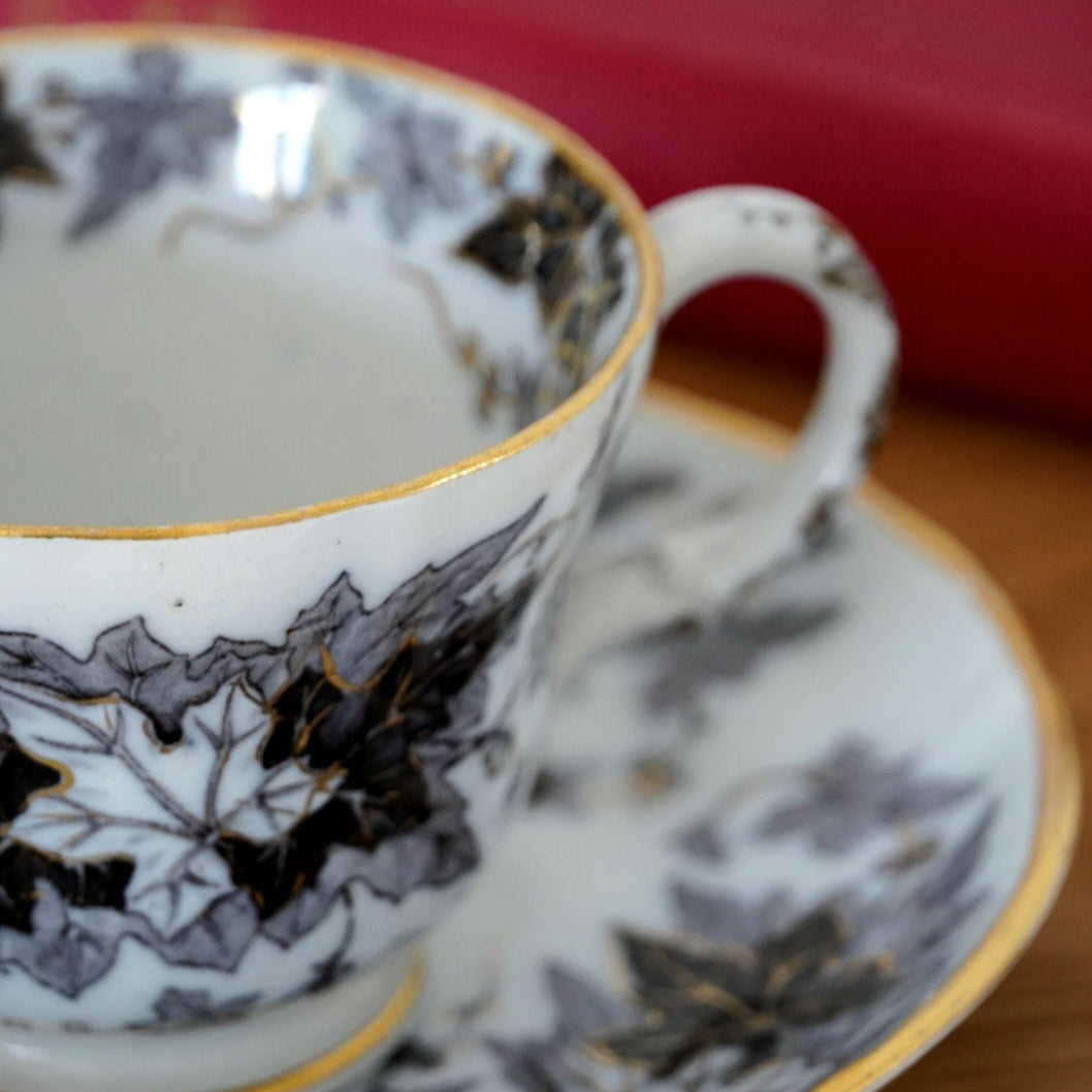 Tasse "Fall" en porcelaine allemande Villeroy & Boch modèle Bryonia années 1900