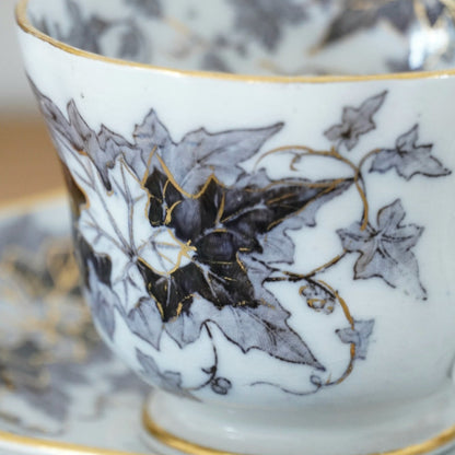 Tasse "Fall" en porcelaine allemande Villeroy & Boch modèle Bryonia années 1900