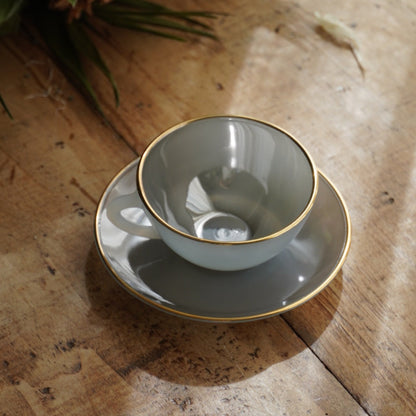Tasse "Rainbow" Arlequin en verre opalin bleu/violet foncé pastel et doré Arcopal