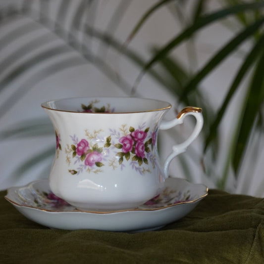 Tasse en porcelaine "Adel" anglaise fleurie et dorée Royal Ascot modèle "Society Rose"