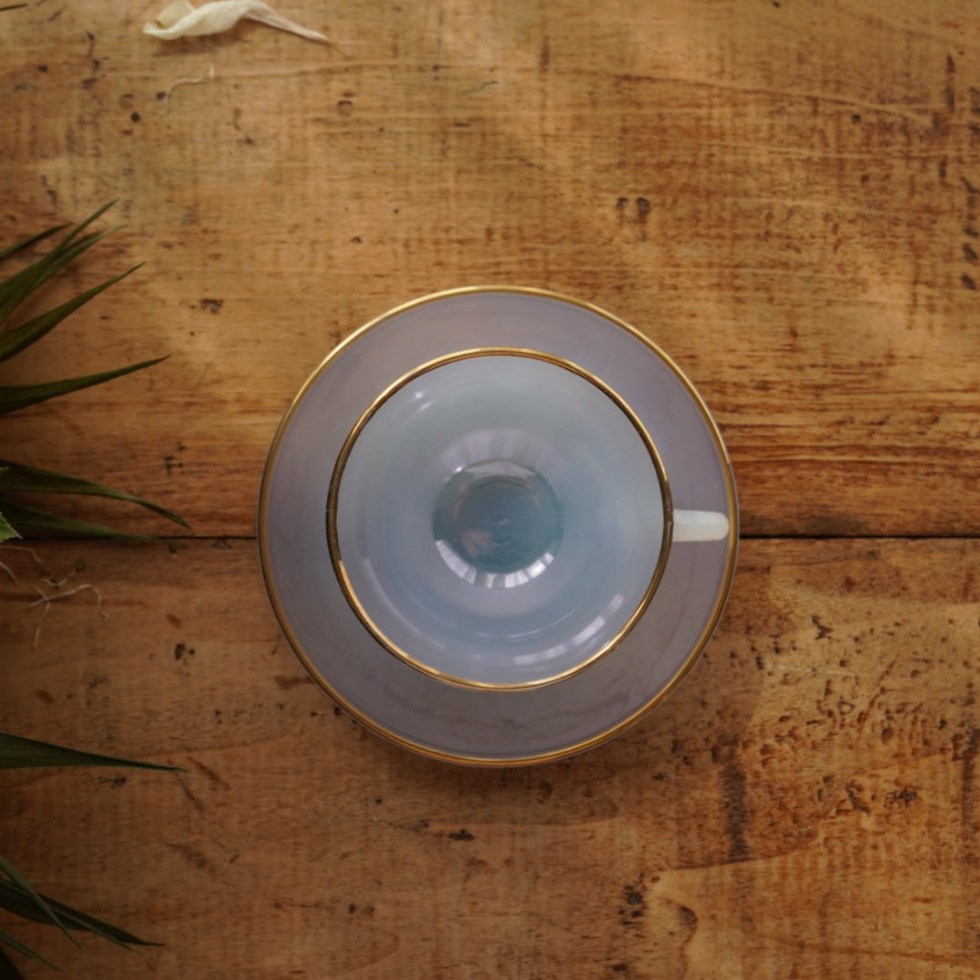 Tasse "Rainbow" Arlequin en verre opalin bleu/violet pastel et doré Arcopal