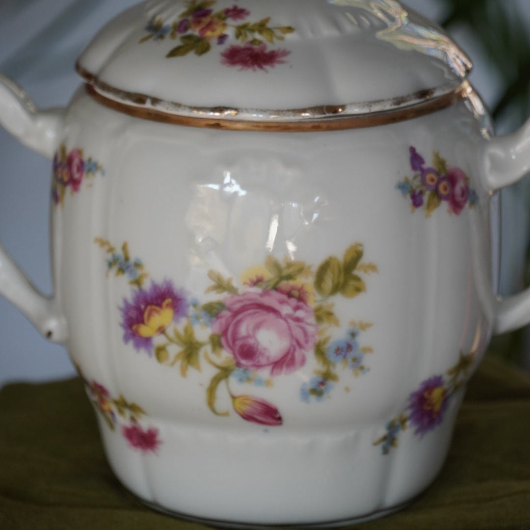 Grand sucrier / pot à biscuits "Marthe" en porcelaine française fleuri et doré