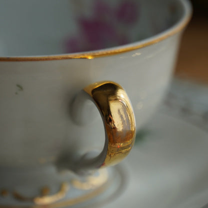 Tasse "Käthe" en porcelaine allemande fleurie et dorée avec son assiette à gâteau PB Königsee
