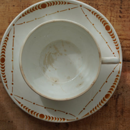 Grande tasse "Chantal" en faïence de Saint-Amand aux motifs orangés du modèle Chantecler