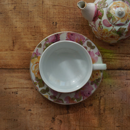 Petite théière solitaire "Jodelle" en porcelaine fleurie et dorée