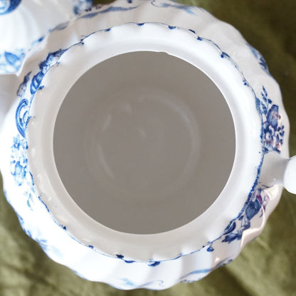 Théière "Gill" en céramique anglaise aux motifs bleutés Johnson Bros modèle Coaching Scenes