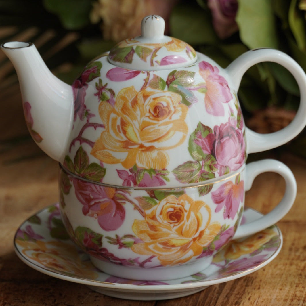 Petite théière solitaire "Jodelle" en porcelaine fleurie et dorée