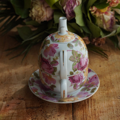 Petite théière solitaire "Jodelle" en porcelaine fleurie et dorée