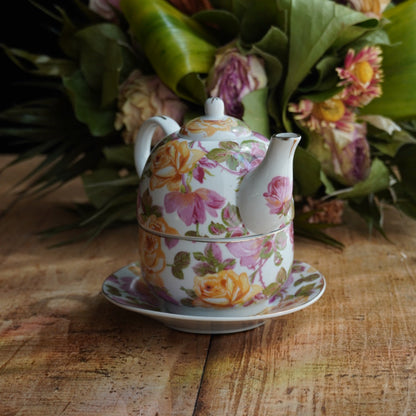 Petite théière solitaire "Jodelle" en porcelaine fleurie et dorée