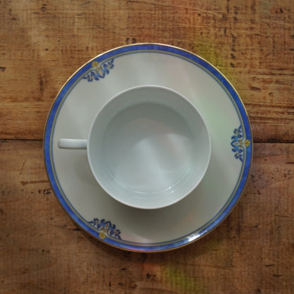 Tête-à-tête de grandes tasses "Rémiline" en porcelaine de Limoges bleutée et dorée Remy Delinières
