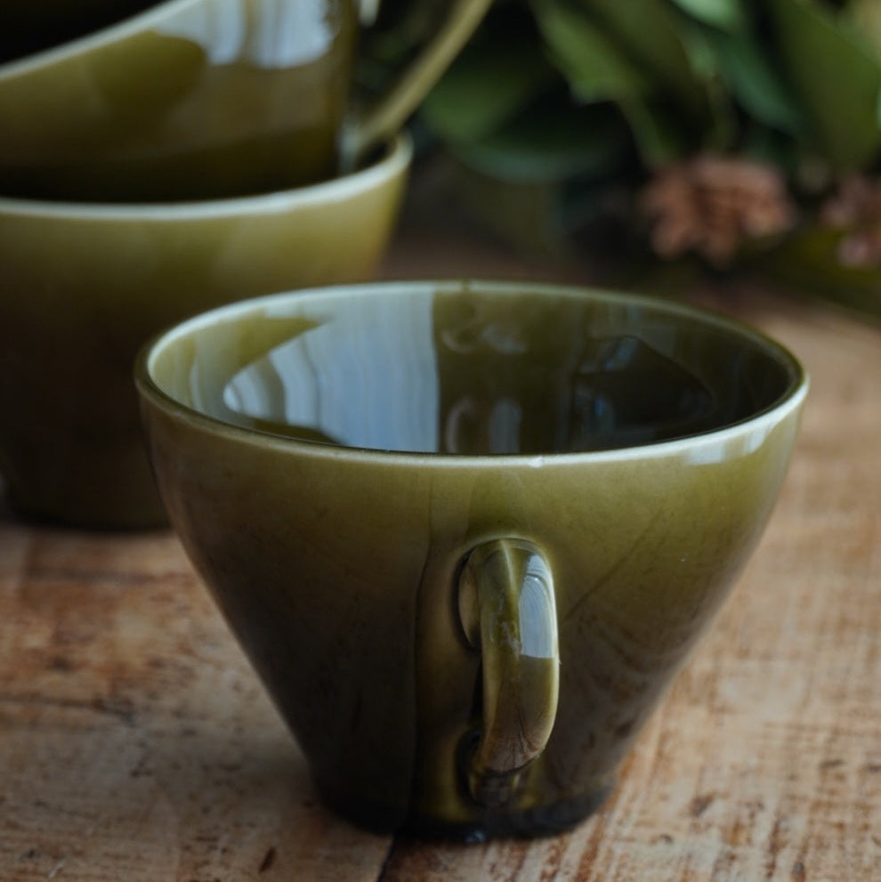 Ensemble de 4 tasses "Théodorée" en grés vert foncé