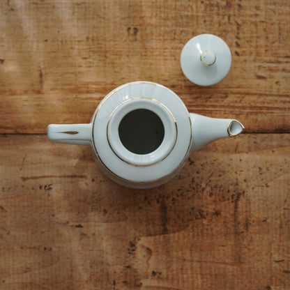 Petite théière "Rabella" en porcelaine blanche et dorée