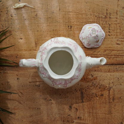 Petite théière "Ismène" en porcelaine fleurie, dorée et motifs roses