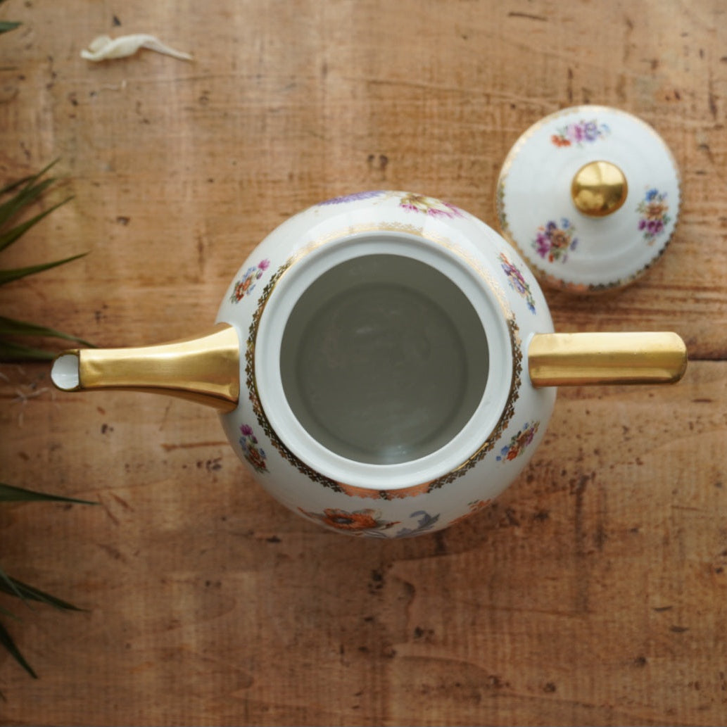 Théière "Laudore" en porcelaine de Limoges fleurie et dorée T.L.B