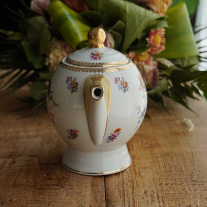 Théière "Laudore" en porcelaine de Limoges fleurie et dorée T.L.B