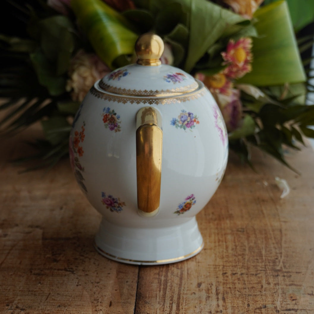 Théière "Laudore" en porcelaine de Limoges fleurie et dorée T.L.B