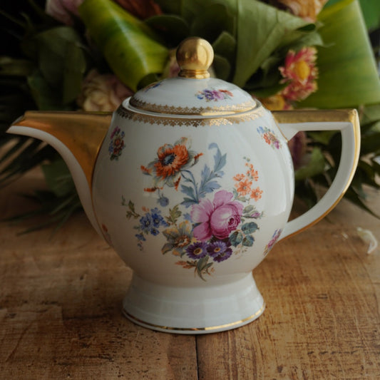 Théière "Laudore" en porcelaine de Limoges fleurie et dorée T.L.B