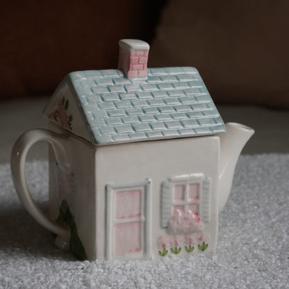 Théière "Isadora" en forme de maison en céramique peinte à la main