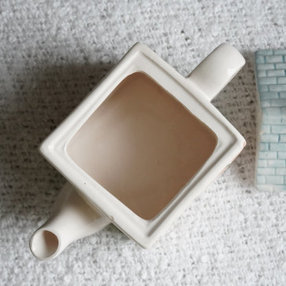 Théière "Isadora" en forme de maison en céramique peinte à la main