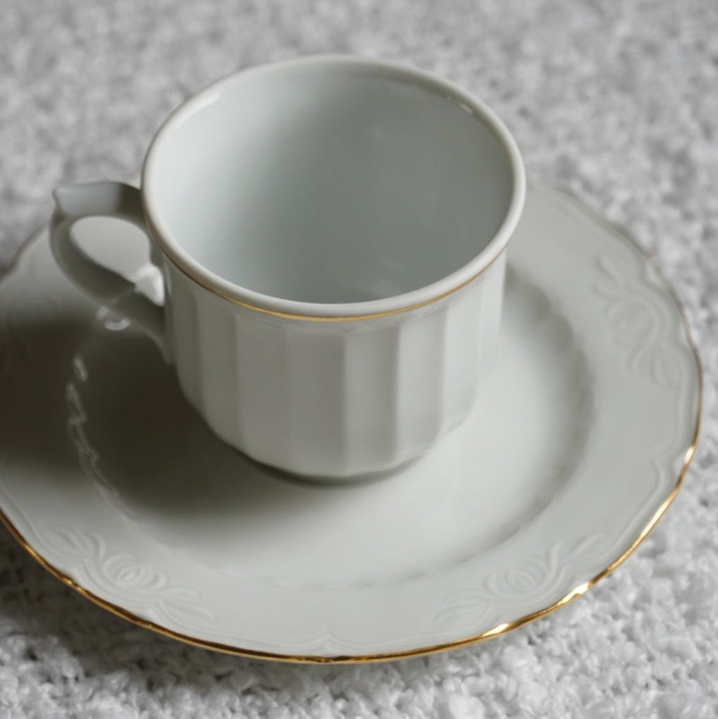 Ensemble de petites tasses "Raquel" en porcelaine espagnole Santa Clara blanches et dorées (lot de 6 ou de 12)