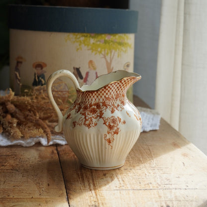 Pot à lait "Oswald" en porcelaine anglaise dorée aux motifs orangés Blair & Co