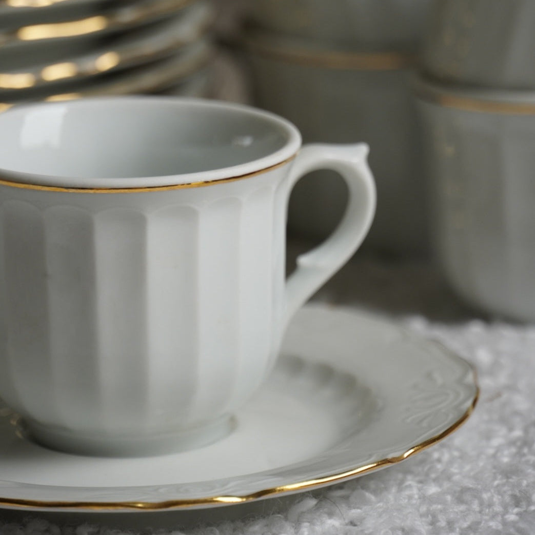 Ensemble de petites tasses "Raquel" en porcelaine espagnole Santa Clara blanches et dorées (lot de 6 ou de 12)