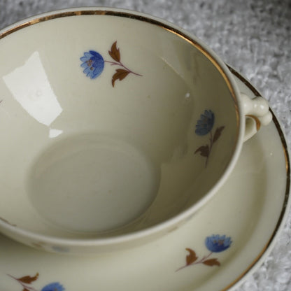 Ensemble de tasses à thé "Gladys" plates en porcelaine française fleuries et dorées (lot de 5 ou lot de 10)