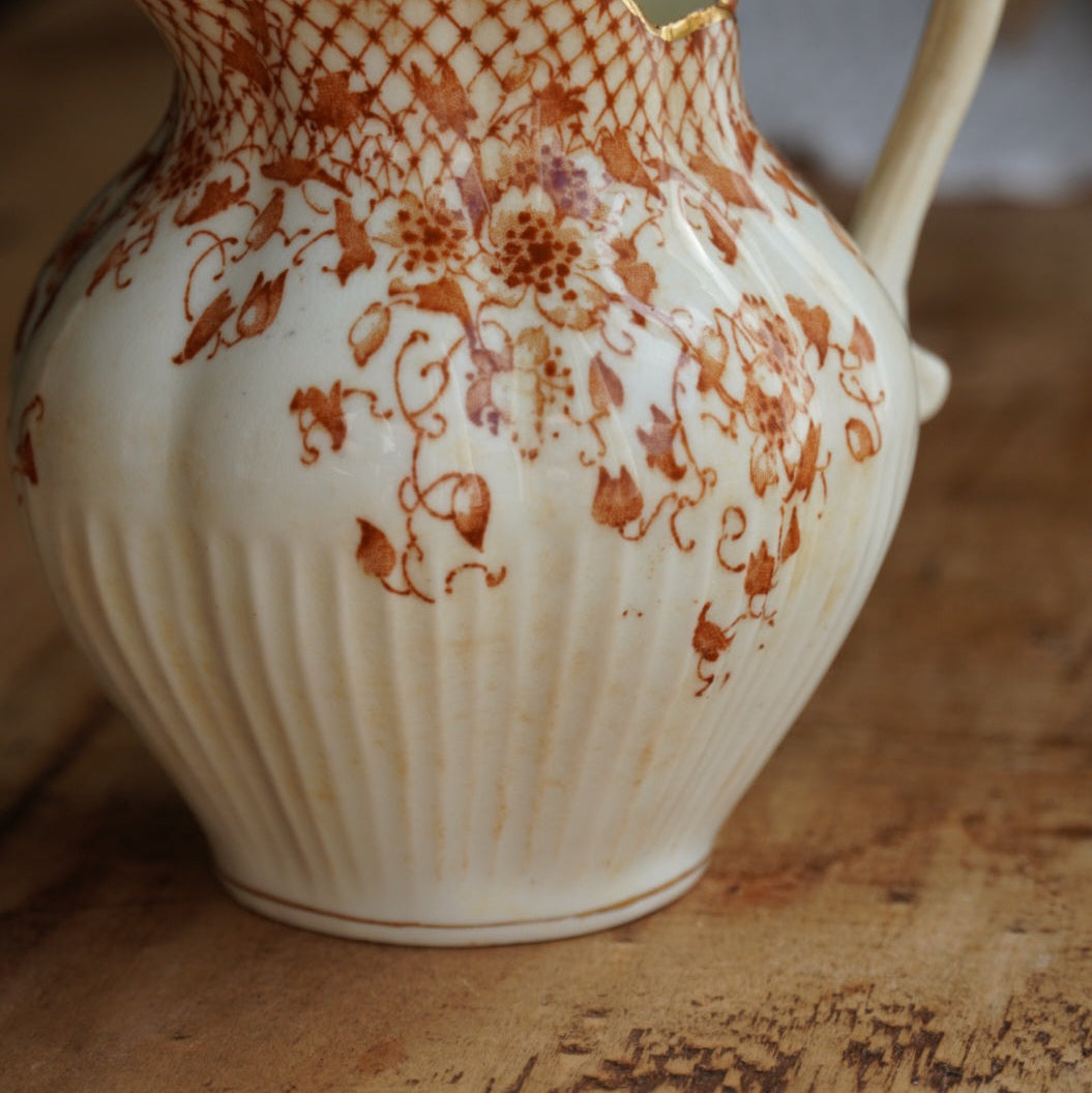 Pot à lait "Oswald" en porcelaine anglaise dorée aux motifs orangés Blair & Co