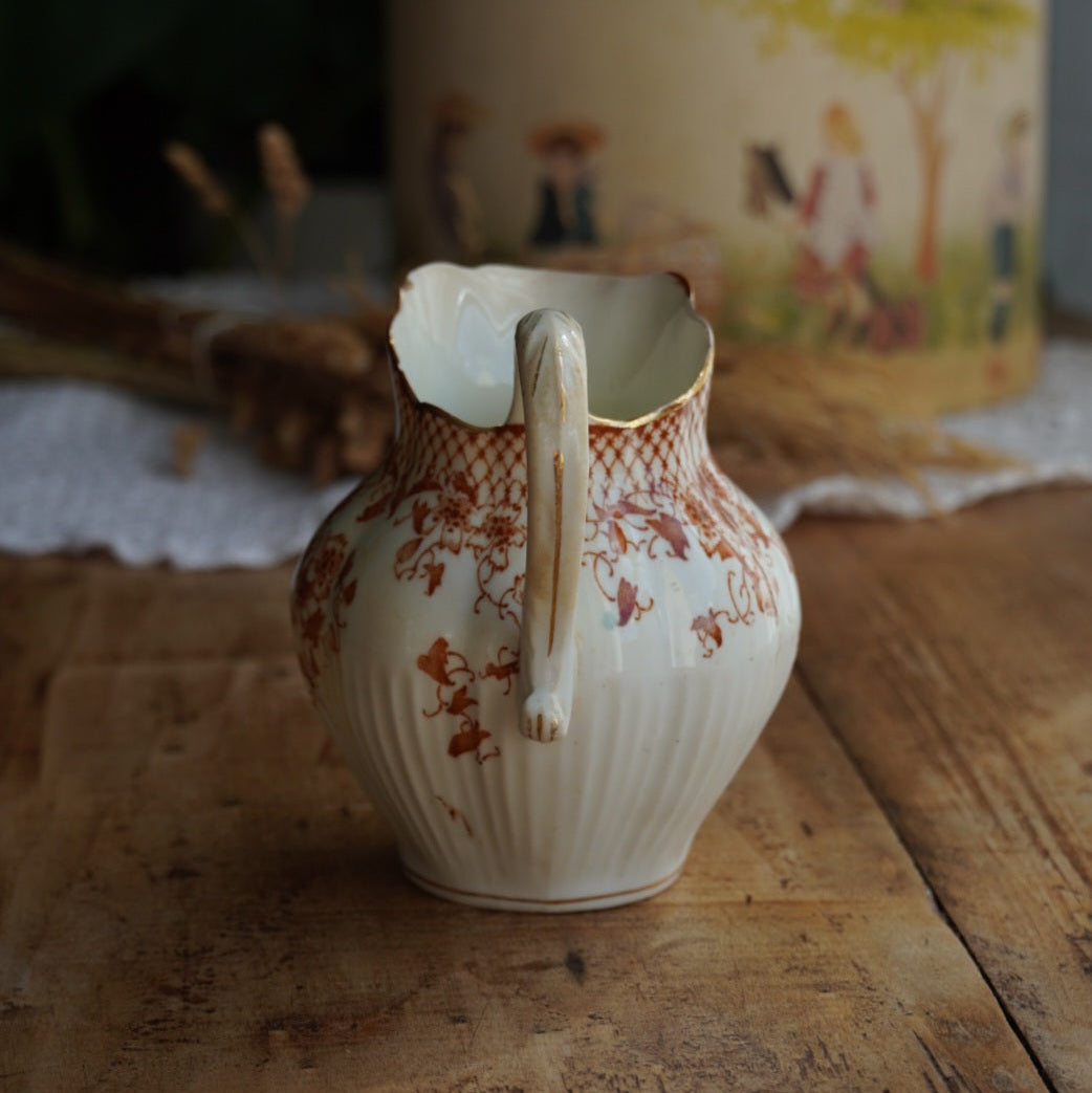 Pot à lait "Oswald" en porcelaine anglaise dorée aux motifs orangés Blair & Co