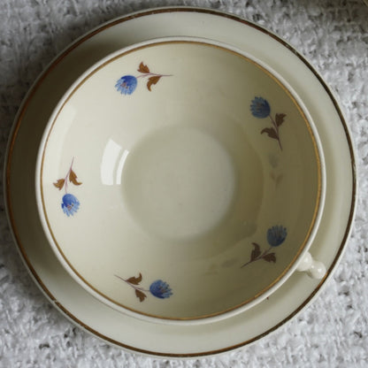 Ensemble de tasses à thé "Gladys" plates en porcelaine française fleuries et dorées (lot de 5 ou lot de 10)