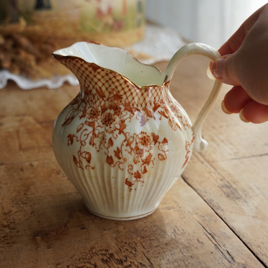 Pot à lait "Oswald" en porcelaine anglaise dorée aux motifs orangés Blair & Co