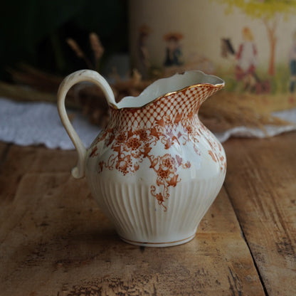 Pot à lait "Oswald" en porcelaine anglaise dorée aux motifs orangés Blair & Co