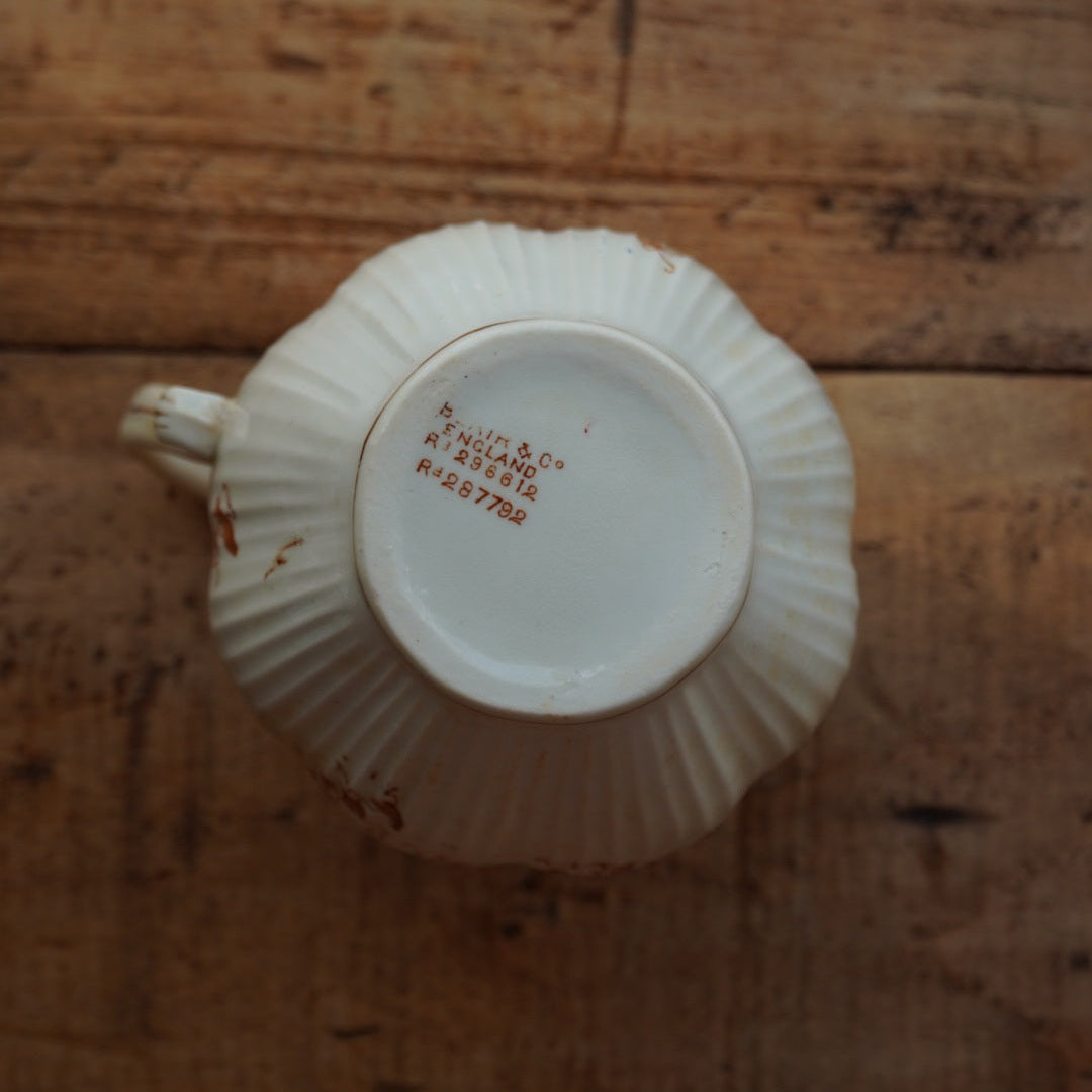Pot à lait "Oswald" en porcelaine anglaise dorée aux motifs orangés Blair & Co