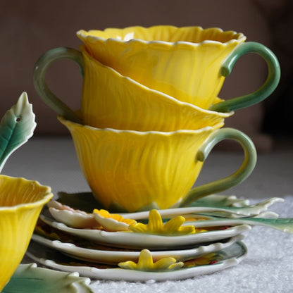 Ensemble de tasses "Azalée" en porcelaine en forme de fleur et leurs cuillères (lot de 4)