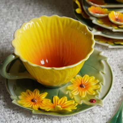 Ensemble de tasses "Azalée" en porcelaine en forme de fleur et leurs cuillères (lot de 4)
