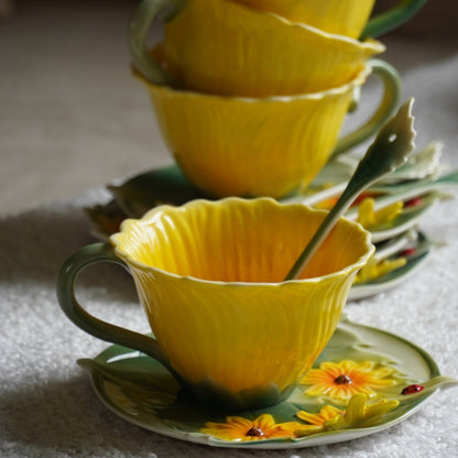 Ensemble de tasses "Azalée" en porcelaine en forme de fleur et leurs cuillères (lot de 4)