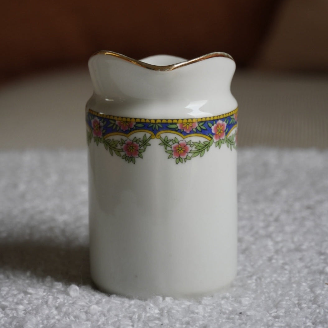 Pot à lait "Clotaire" en porcelaine de Limoges couronne bleuté, fleuri et doré