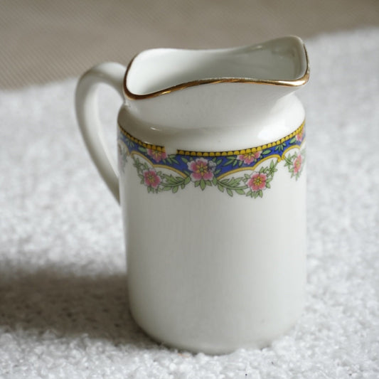 Pot à lait "Clotaire" en porcelaine de Limoges couronne bleuté, fleuri et doré