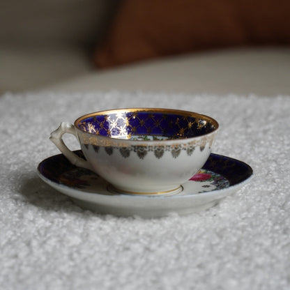 Petite tasse "Erna" en porcelaine allemande bleutée, fleuri et doré signée Galluba & Hoffmann