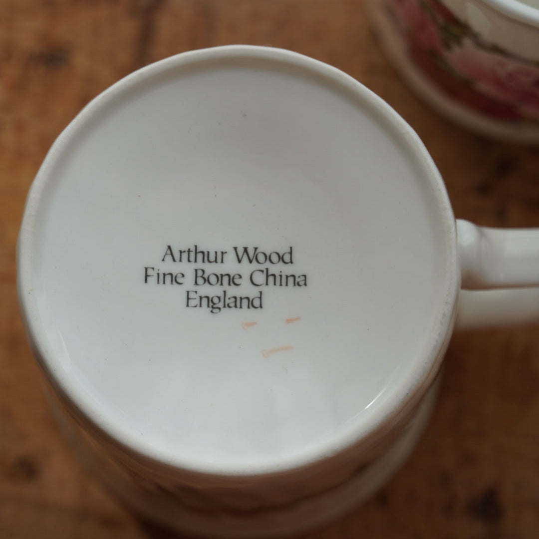 Mug "Ash" en porcelaine anglaise torsadée et fleurie Arthur Wood