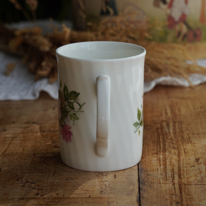 Mug "Ash" en porcelaine anglaise torsadée et fleurie Arthur Wood
