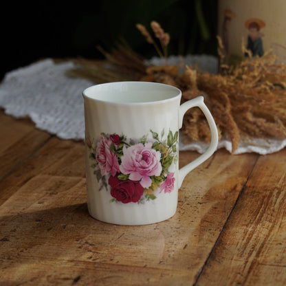 Mug "Ash" en porcelaine anglaise torsadée et fleurie Arthur Wood