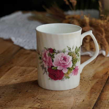 Mug "Ash" en porcelaine anglaise torsadée et fleurie Arthur Wood