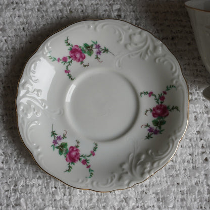 Tasse "Helena" en porcelaine polonaise fleurie et dorée signée Wawel