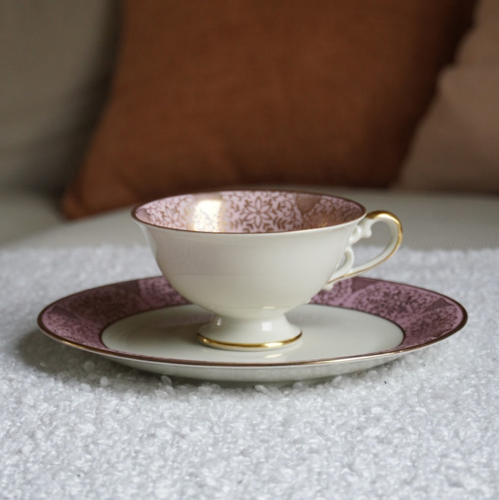 Tasse "Madlen" et sa sous-tasse/assiette à gâteau rose et dorée en porcelaine allemande bavaria