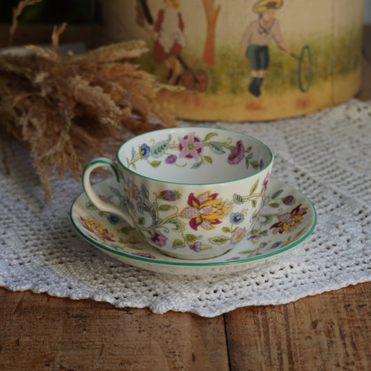 Tasse "Joyce" en porcelaine anglaise fleurie Minton modèle Haddon Hall