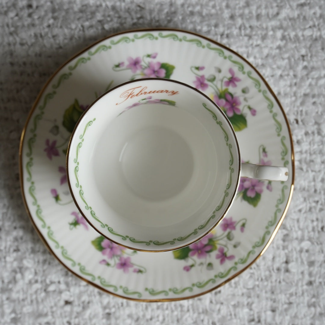 Tasse "Winter" en porcelaine anglaise du mois de Février Queen's