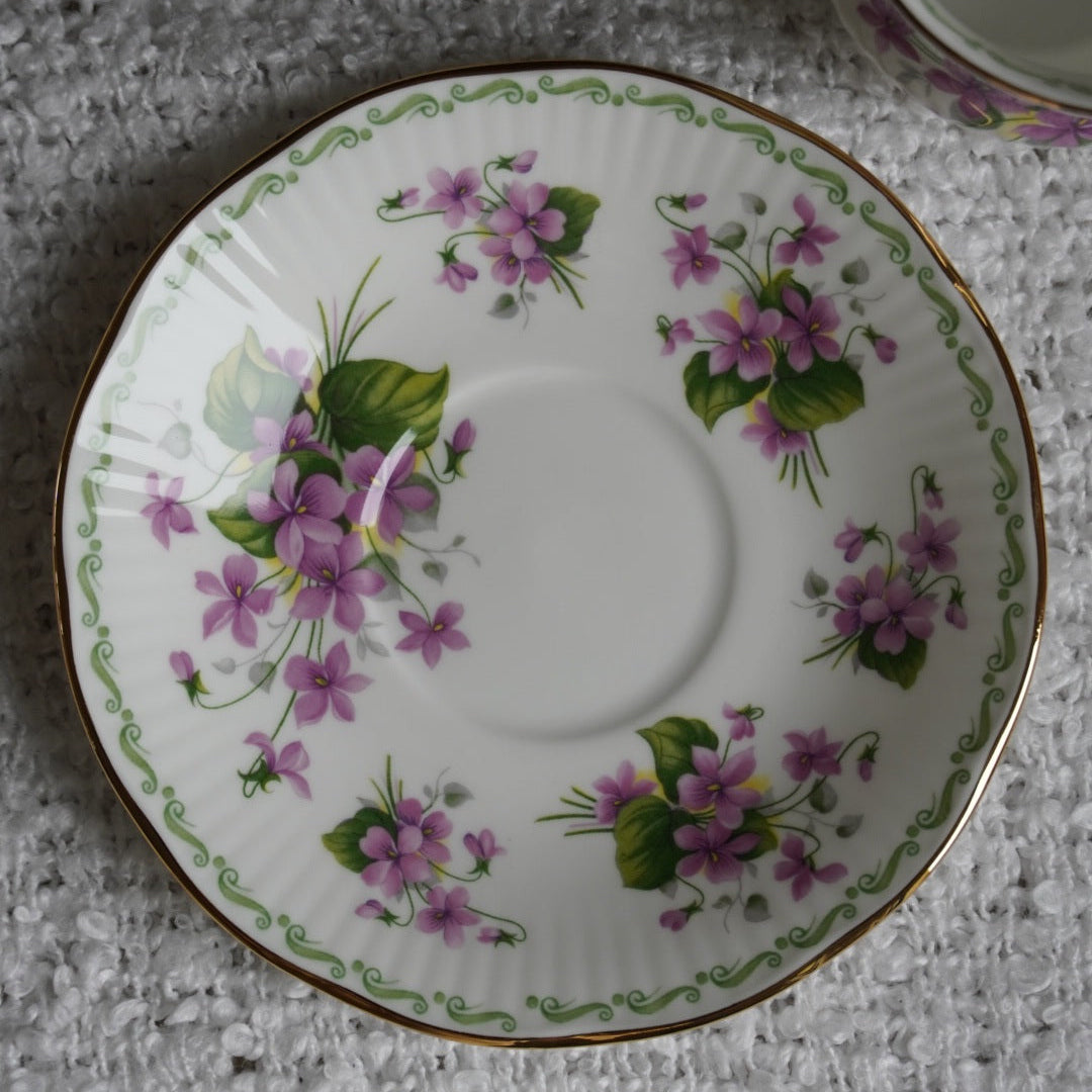 Tasse "Winter" en porcelaine anglaise du mois de Février Queen's