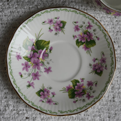 Tasse "Winter" en porcelaine anglaise du mois de Février Queen's